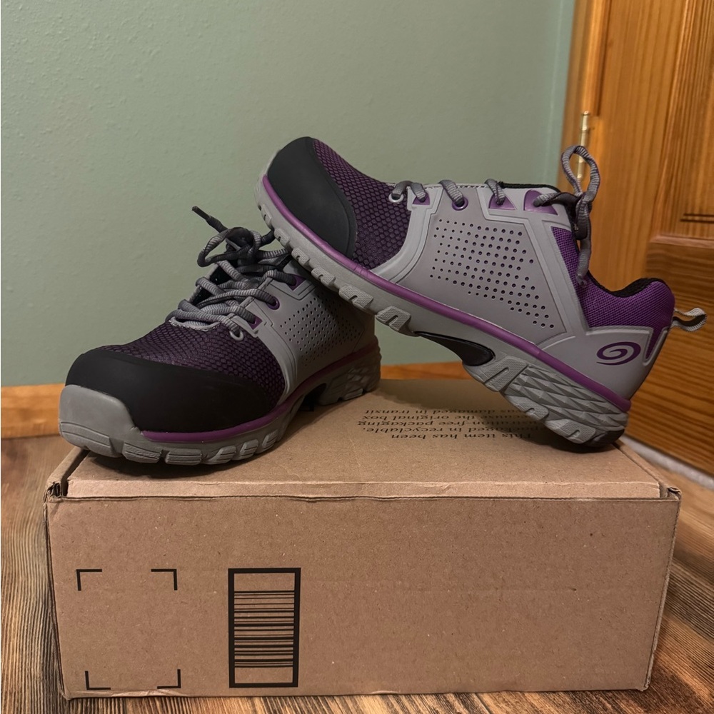 Women's 9W Nautilus Safety Show